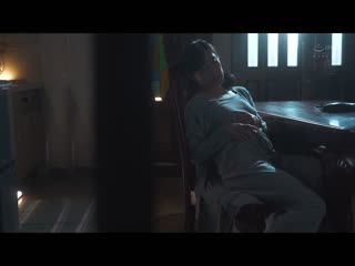 温泉逆NTR 与女友母亲沉溺在外遇中出的我 平冈里枝子 ROE-173