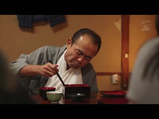 结婚前在风俗店工作被出禁的中年男顾客居然是老公父亲… 被精力絶伦猛兽公公连射播种性爱快乐堕落的爆乳媳妇 桃园怜奈 FPRE-059