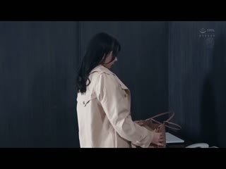 人妻秘书、满是汗水与接吻的社长室中出性交 庵姬花 JUQ-720