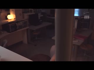深夜护士铃NTR 被患者们脱下无法出声的深夜医院内持续被中出的巨乳女友 小花暖 MIAA-756
