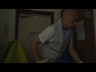 与最亲密的朋友梦幻初次共演＆日向夏紧缚解禁。被綑绑的媚肉团地妻 SSPD-176