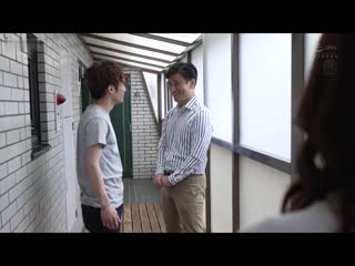 在约好场所等待着的居然是优…。 交友软体约出的邻居高傲妻子是我专用！！从顺中出宠物的故事。 篠田优 JUQ-056