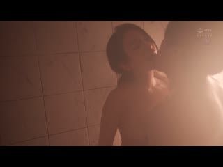 16年来以为是死鱼的妻子… 在不贞性交中痉挛飞起，达到鱼绝顶，直到昏倒为止持续高潮的事件。 一色桃子 ROE-475