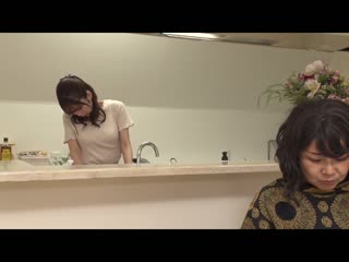 被女性强制口交（强制舔鲍强压）到快要窒息！不论我还是父亲都被女性上位搞上！ 新井里真 TYSF-028