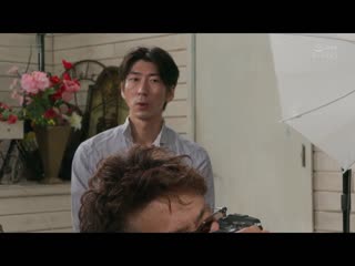 裸体模特儿NTR 与上司沉溺于羞耻的妻子冲击的外遇映像 鹫尾芽衣 JUQ-546