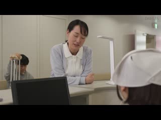 穿著超厚絲襪，讓下半身悶熱的重勞動護士舔肛門護理 入田真綾 DLDSS-432