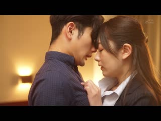 看房的新婚夫妇老公被睡走签约的房仲女的无套抽插中出营业 青空光 START-057