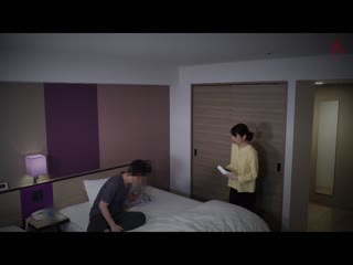 浓浓的精液射到了已经堕落到顶峰的成熟女人的脸上！ ！ 20人份的浑浊果汁颜射 HEZ-669