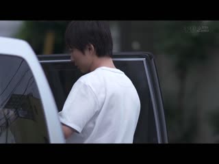 穿着清凉衣服的大嫂诱惑太过淫荡…汗流浃背流夹背持续搞着的夏天 千鹤惠麻 STARS-772