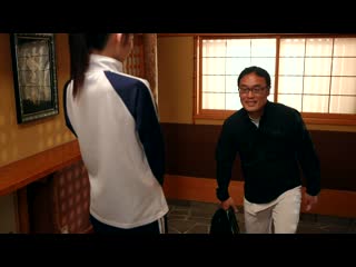 色色按摩师的指技太过厉害…被玩弄到无法拒绝高潮连连的制服少女 宫崎千寻 MIDV-901