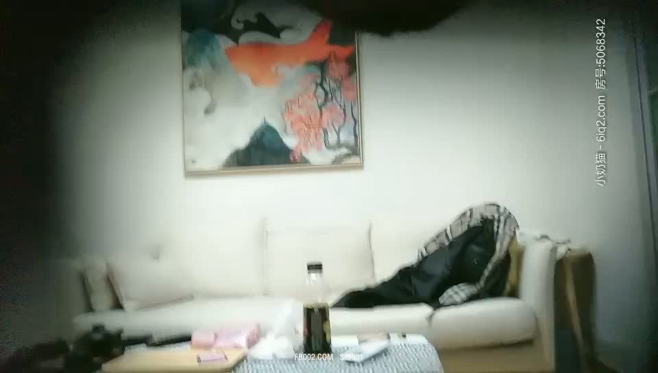 2020.10.19【七天高端外围】深夜场约极品空姐，皮肤白皙长相甜美，情趣黑丝一穿诱惑指数暴涨，沙发啪啪抠穴激情无限