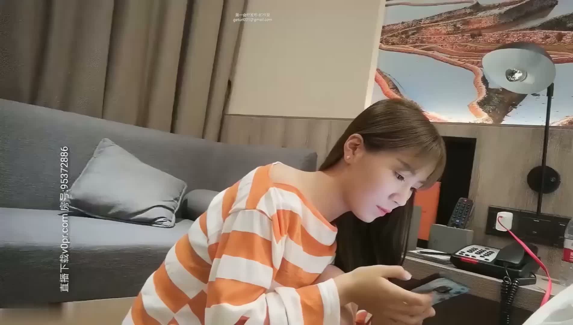 2020_7_28小宝寻花_高颜值牛仔短裤长腿牛仔短裤软萌妹子 换上黑丝呻吟娇喘 小宝寻花 小宝探花