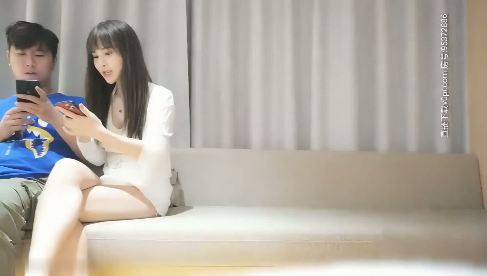 _2020_7_29 小宝寻花_极品美乳外围妹阴毛稀疏小穴看着挺嫩小宝狂抠穴_疯狂啪啪很是诱惑喜欢不要错过