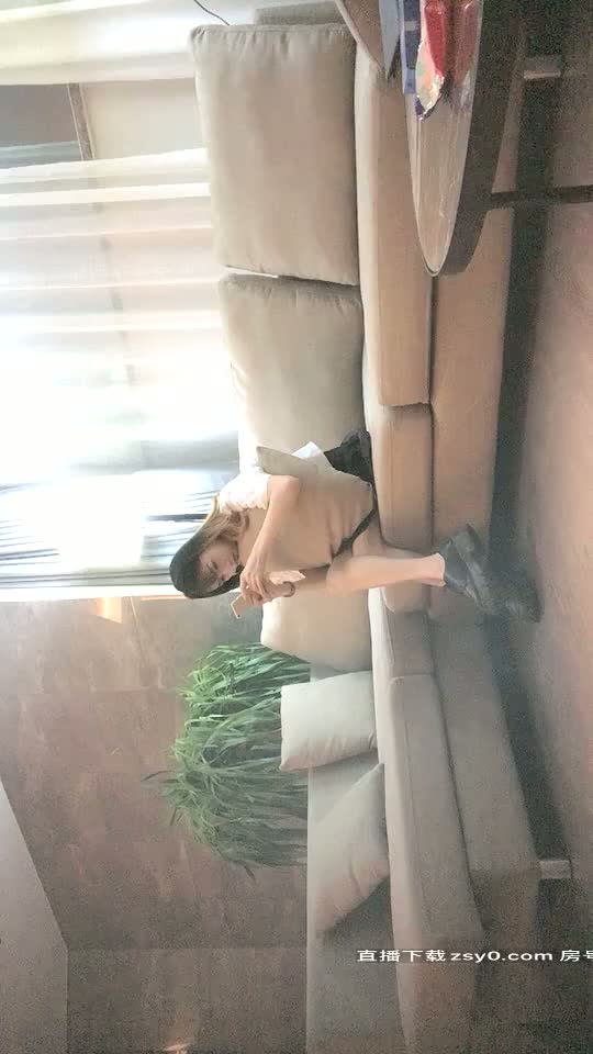 2020.9.22【91沈先生】00后眼镜小萝莉，丝袜撕扯老金肆意玩弄，