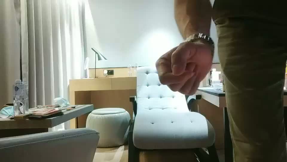 2021-5-19 91沈先森嫖娼大师极佳一线天肥逼美女，洗完澡再穿上衣服黑丝，翘臀肥逼舔屌摸逼，抬起双腿侧入抽插猛操