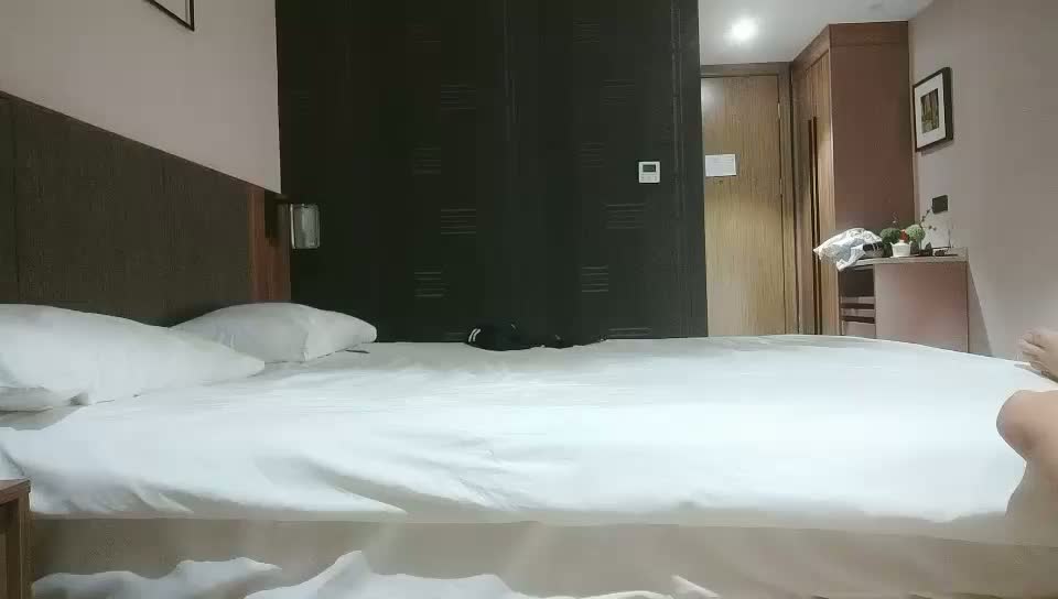 2021-6-2 91沈先森文静可以亲嘴外围美女，第二炮按按摩白皙皮肤，张开双腿手指扣逼特写深喉，翘起屁股抽插猛操