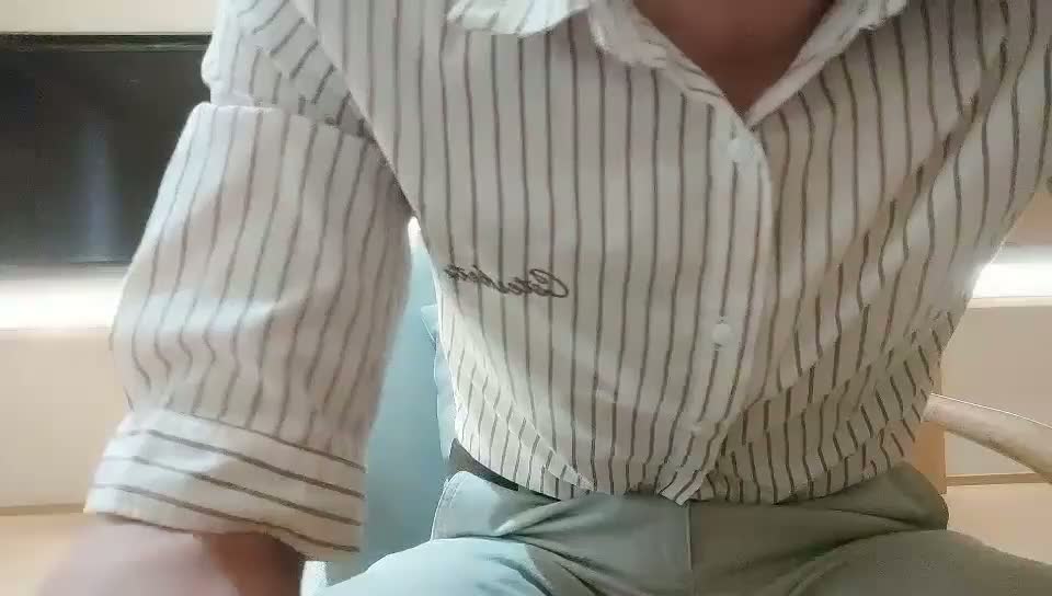 2021-6-8 91沈先森深夜场来两妹子留一个，张开双腿摸逼特写口交，抬腿抽插操的妹子受不了，呻吟娇喘非常诱人