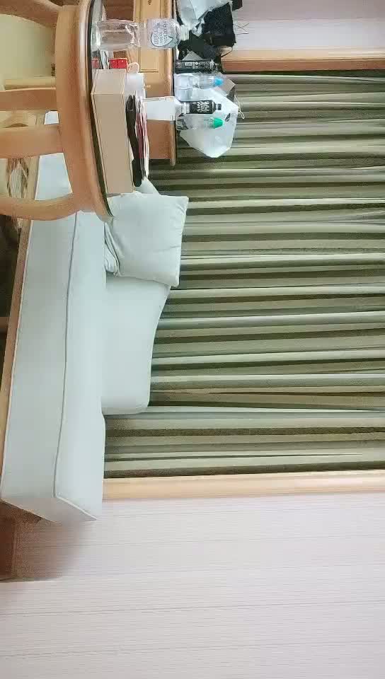 2021-5-12 91沈先森凌晨JK肉肉身材萌妹子，洗完澡扣逼抹上润滑油，招牌抬腿侧入猛操，耐操妹子一声不吭