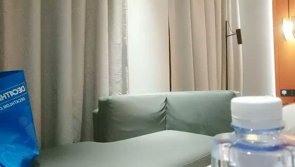 2021-5-13 91沈先森深夜好美JK装大奶美妞，聊聊天扎起双马尾，舔屌摸逼拉着辫子后入，撞击啪啪啪搞完一炮又一炮