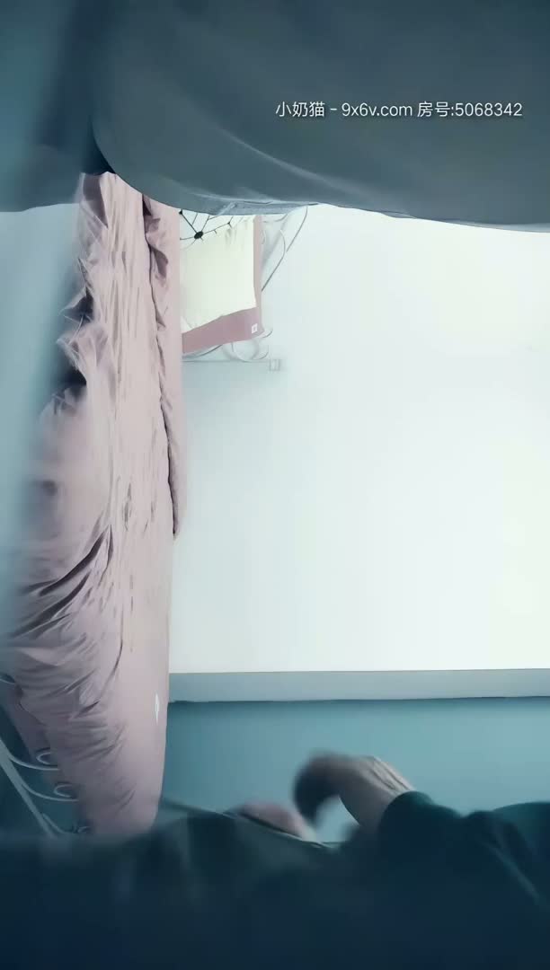 2020.11.6【七天极品探花】凌晨场3P极品风骚御姐，美乳翘臀肤白如玉，前后夹击啪啪两炮高潮不断劲爆刺激_1