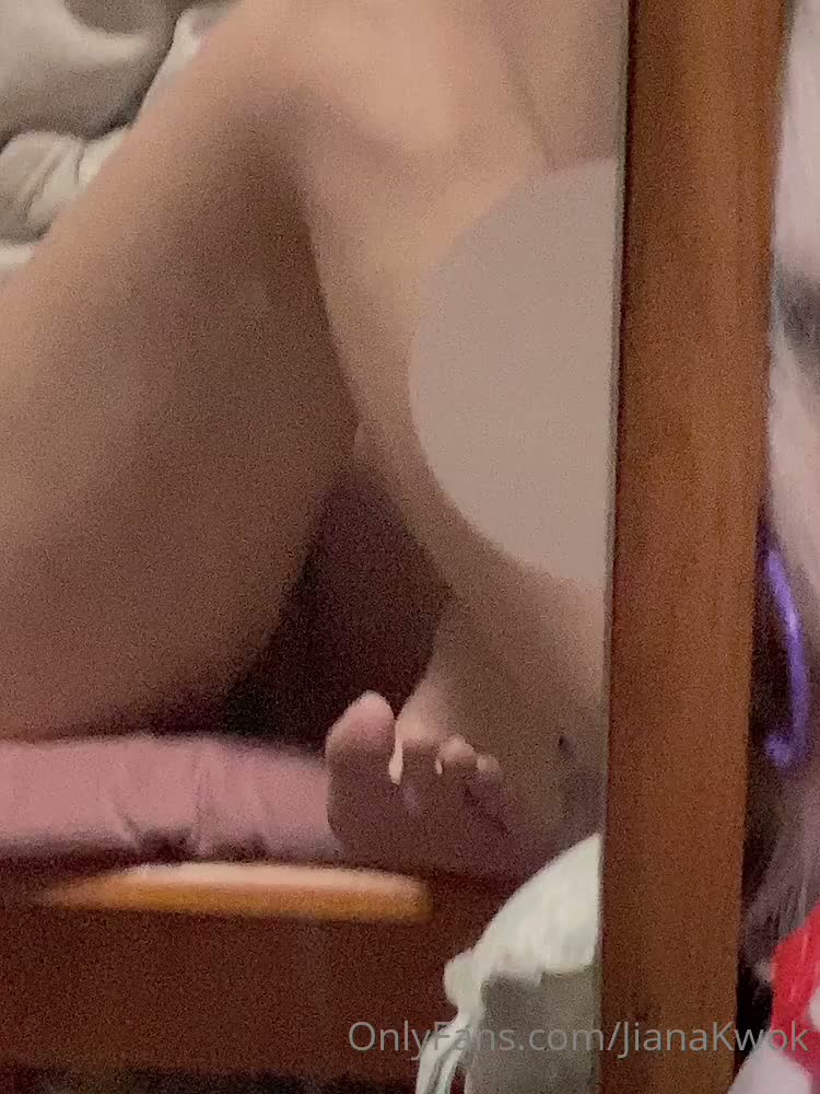 V (32)