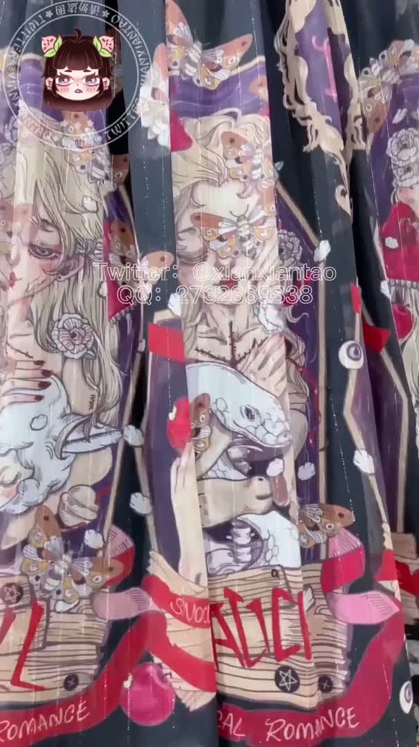桃桃仙-洛丽塔裙坐椅子