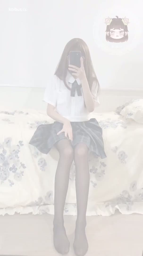 桃桃仙-蓝jk坐地1